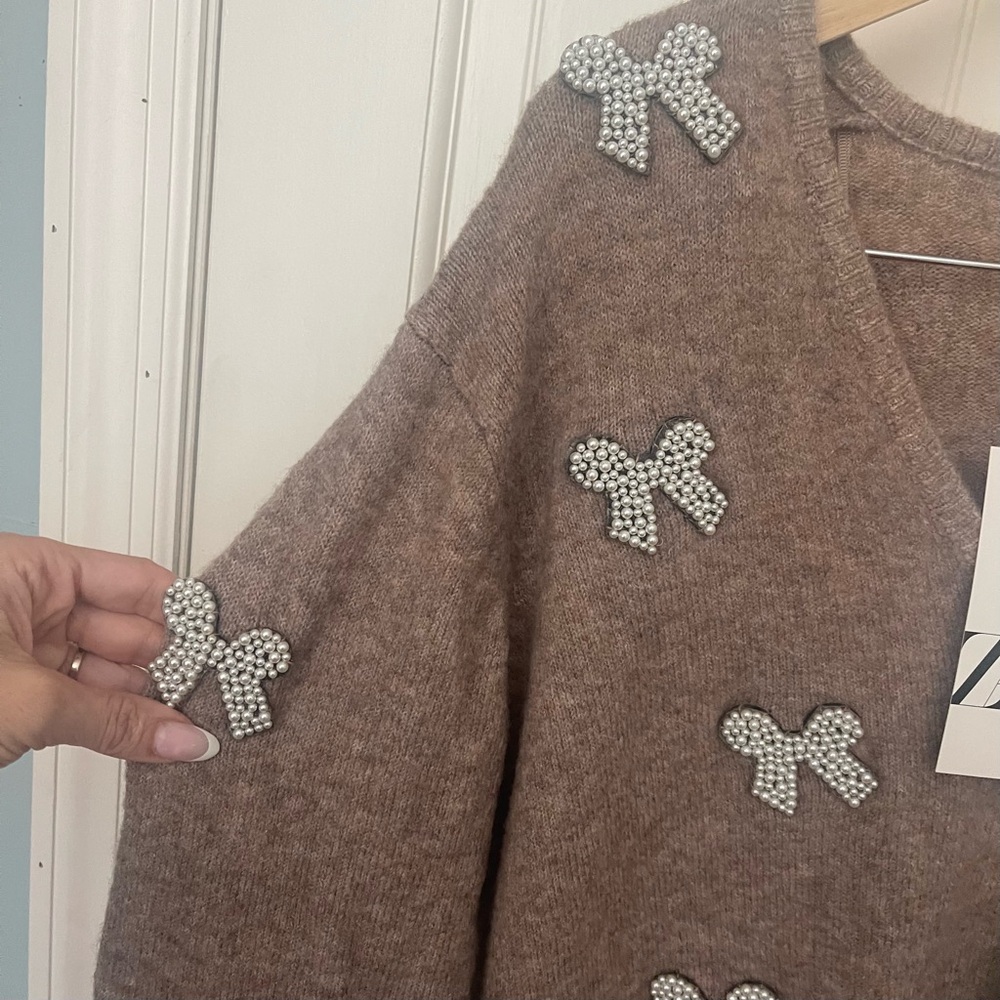 SOLD!!! Zara Pearl Ribbon Embellished Bow Sweater Large V-Neck Holiday Christmas - Picture 13 of 15